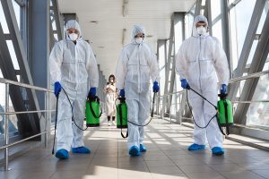 BAY FM Reinigungsunternehmen vervollständigt eine Hotelreinigung.